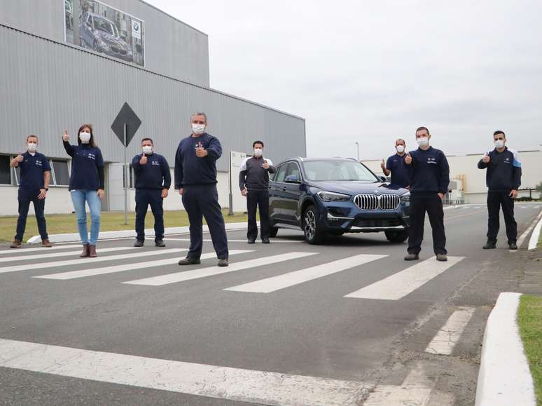 Unidade 70 mil produzida na fábrica da BMW em Araquari (SC) foi um BMW X1 azul. 