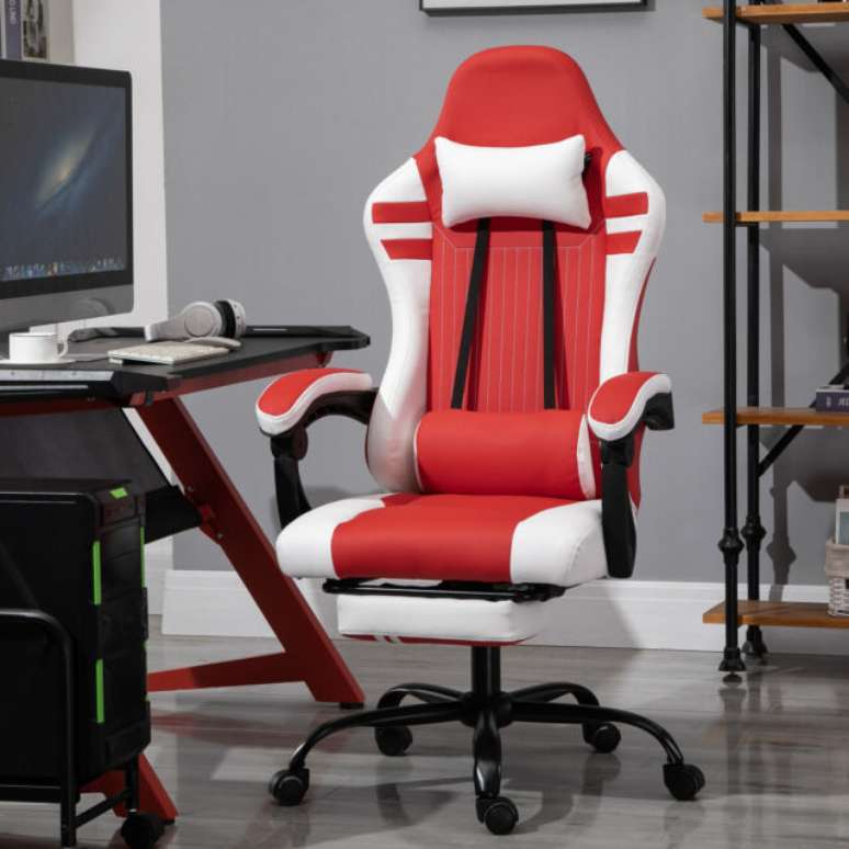3. Quarto com cadeira gamer vermelha e branca &ndash; Foto Ebay