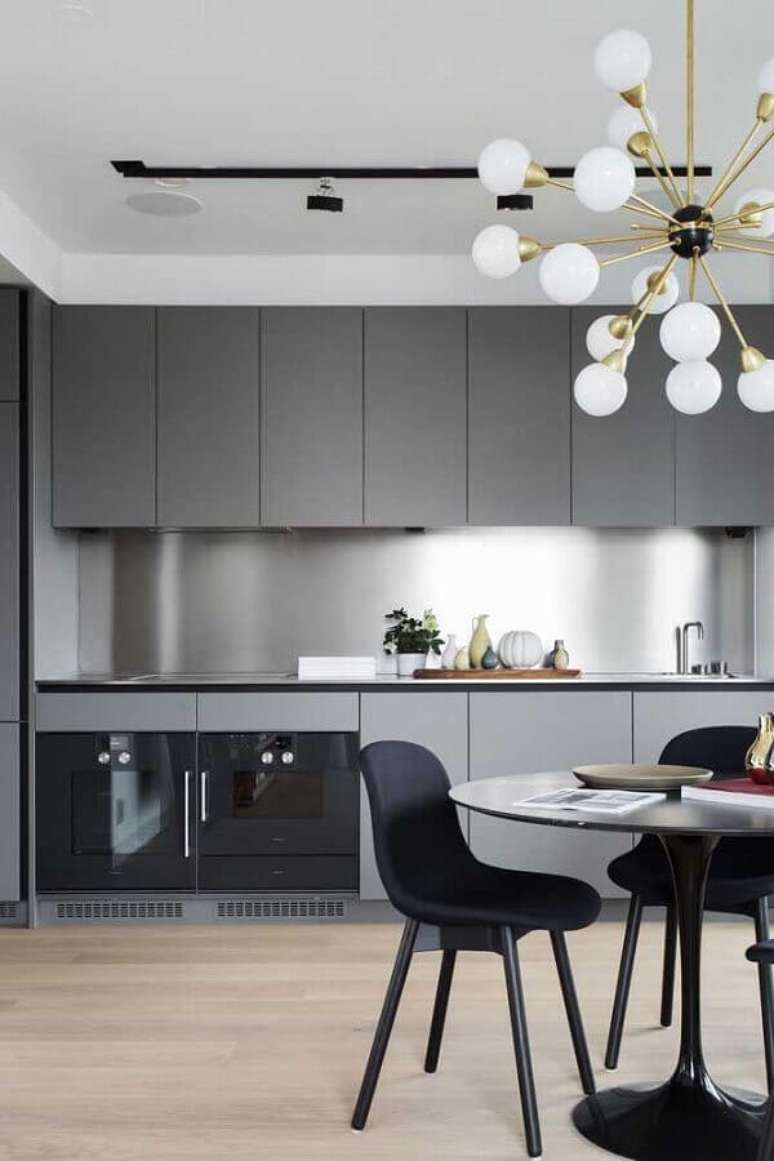 63. Tons de cinza para decora&ccedil;&atilde;o moderna com lustre para cozinha de teto &ndash; Foto: Home Fashion Trend