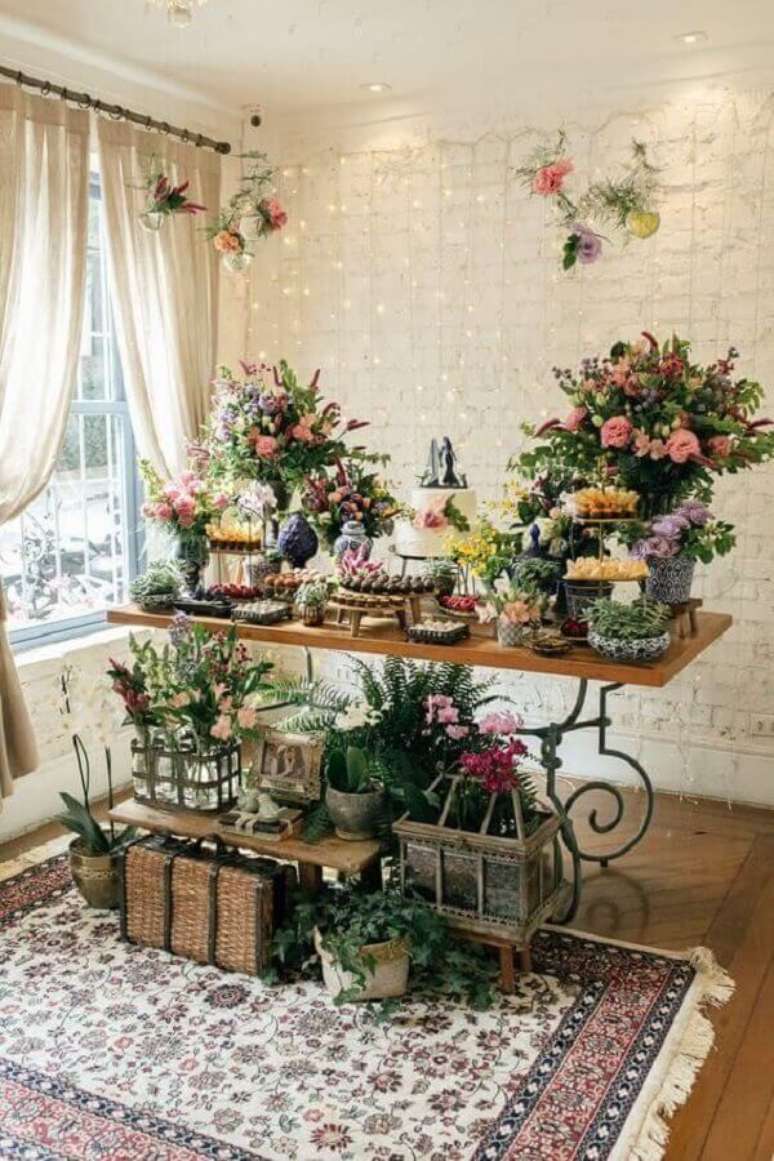 9. Arranjo de flores para decoração de mesa de mini wedding – Foto: Pinterest