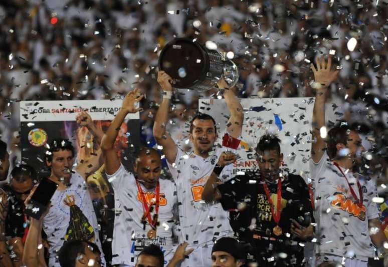 Santos celebrou o tricampeonato da Libertadores em 2011 (Foto: Divulgação)