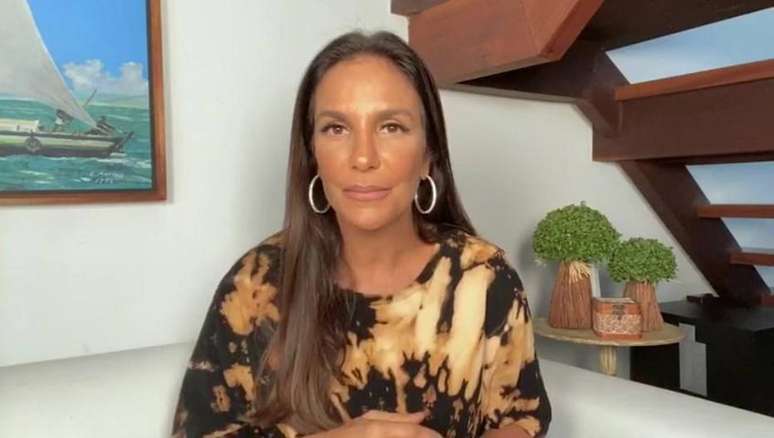 A cantora Ivete Sangalo em campanha contra o câncer