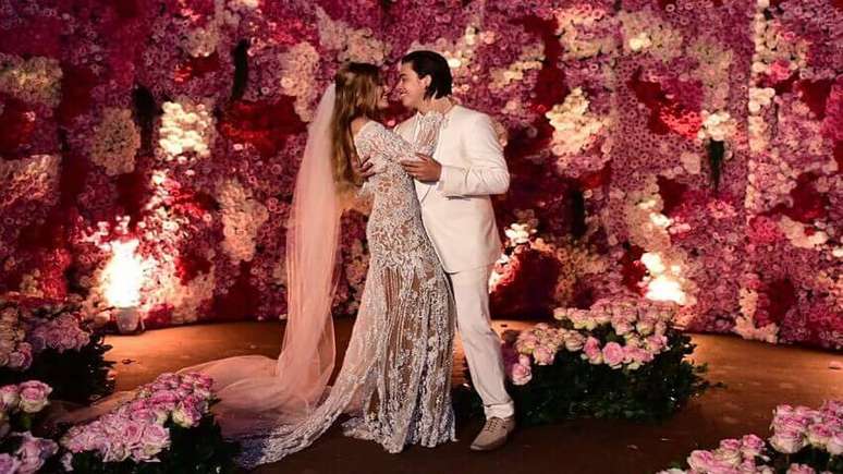 9. No casamento do Whindersson tamb&eacute;m teve decora&ccedil;&atilde;o com painel de flores