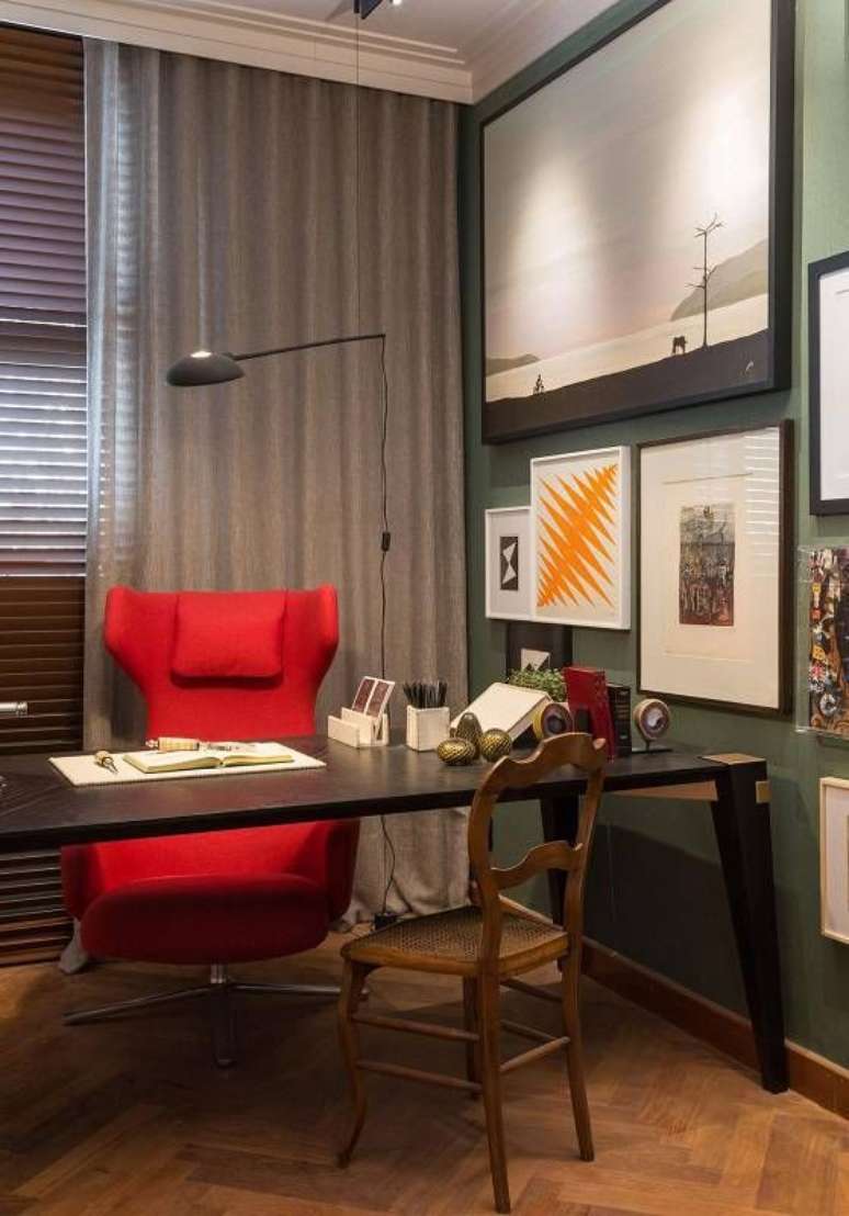 20. Cadeira giratoria vermelha para escritório – Foto Revista VD