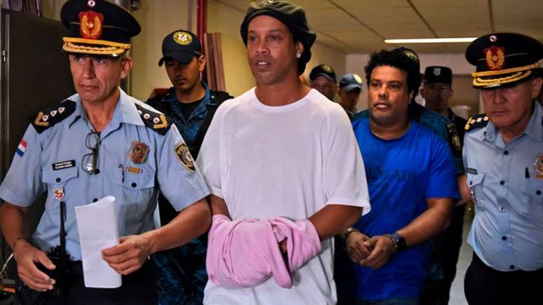 Ronaldinho foi preso em 2020 - agora vive nova pendência na justiça (Norberto DUARTE / AFP)