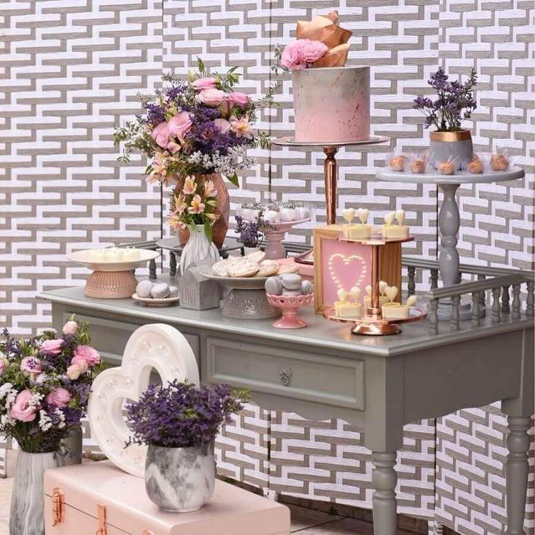 48. Decoração em cinza e rosa para casamento mini wedding – Foto: Marcela Santos