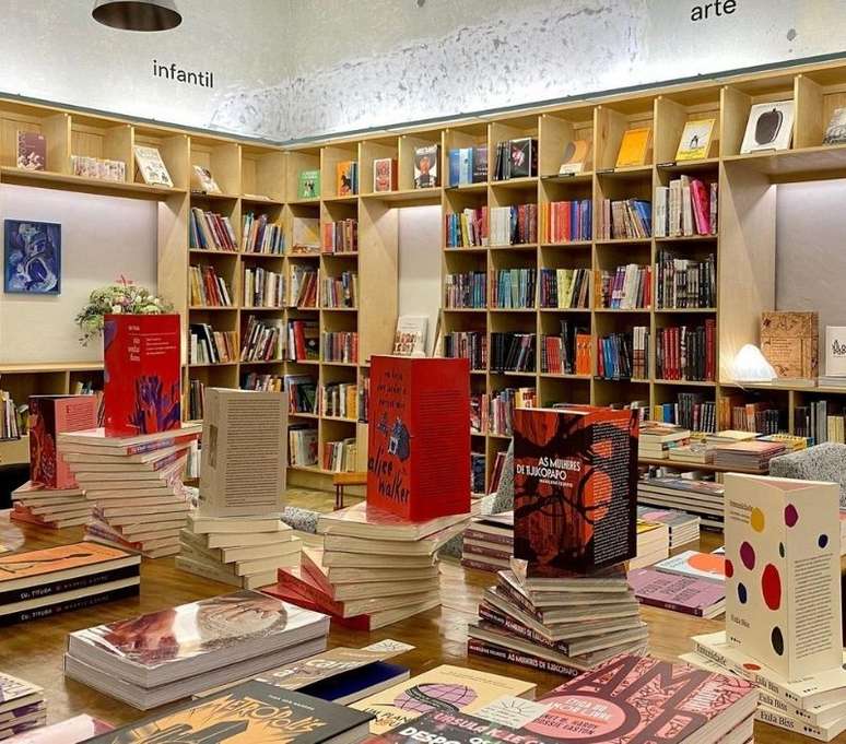 A Gato Sem Rabo é a mais recente livraria independente e de rua de São Paulo, com obras só de autoras mulheres. /