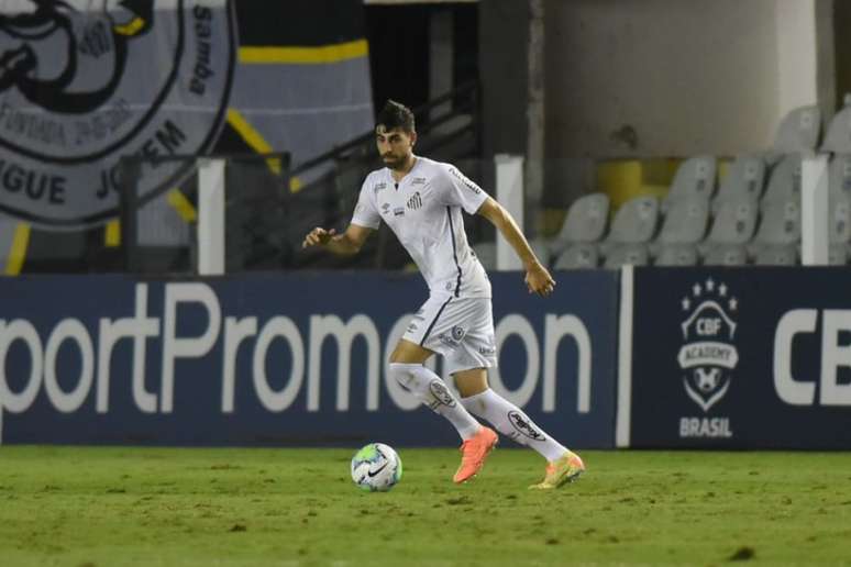 Luan Peres voltou ao time no clássico contra o São Paulo e teve boa atuação (Foto: Ivan Storti/Santos FC)