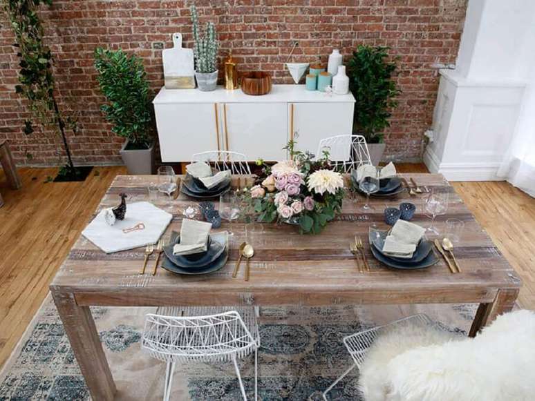 10. É interessante utilizar os próprios móveis para a decoração mini wedding em casa – Foto: Pinterest