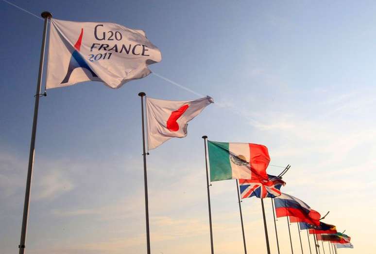 Bandeiras de países do G20 durante cúpula em Cannes, França 
01/11/2011
REUTERS/Yves Herman 