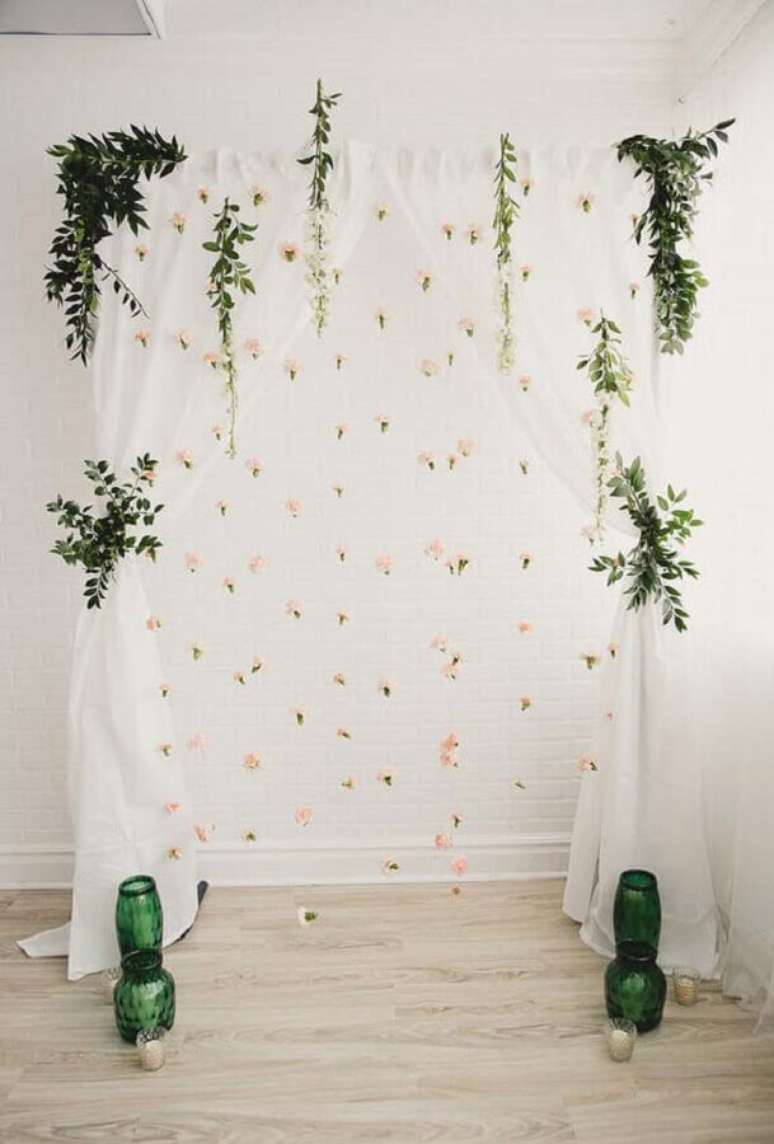 37. Delicada e simples decoração para altar de mini wedding – Foto: Pinterest