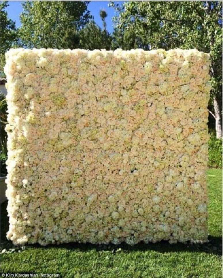 10. Os pain&eacute;is de flores naturais s&atilde;o perfeitos para usar em ambientes abertos