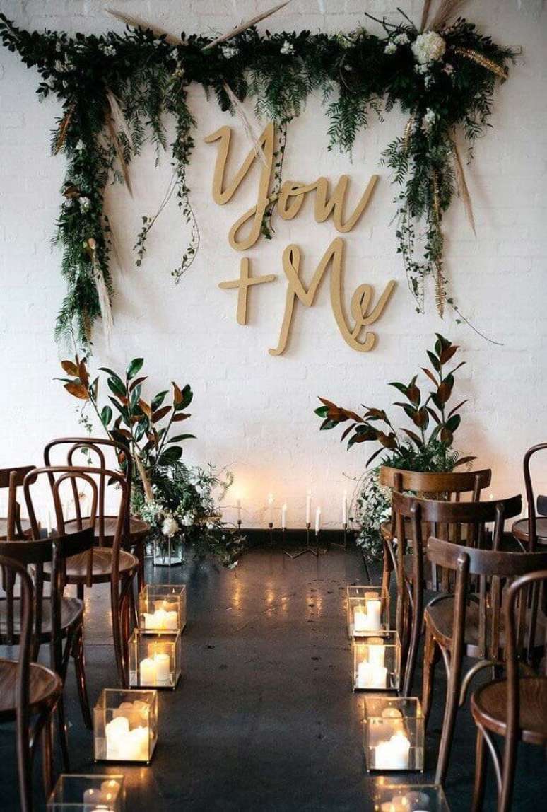 1. Decoração com velas e folhagens para casamento mini wedding – Foto: Architectural Home Styles