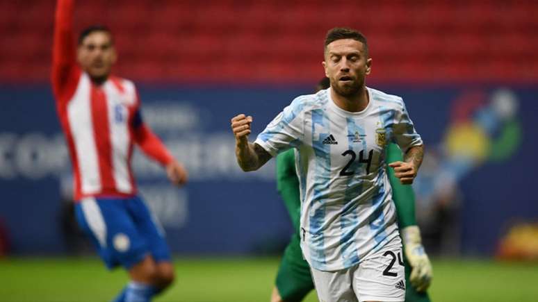 Papu Gómez ganhou chance como titular e marcou o gol da vitória da Argentina (EVARISTO SA / AFP)