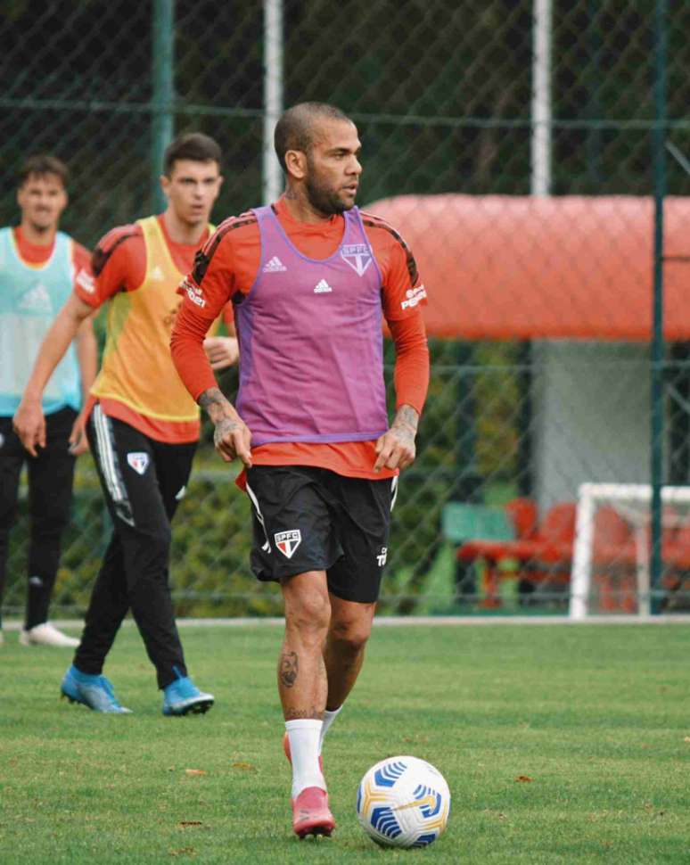 Daniel Alves pode ser a novidade no time do São Paulo contra o Cuiabá (Foto: Erico Leonan / saopaulofc)