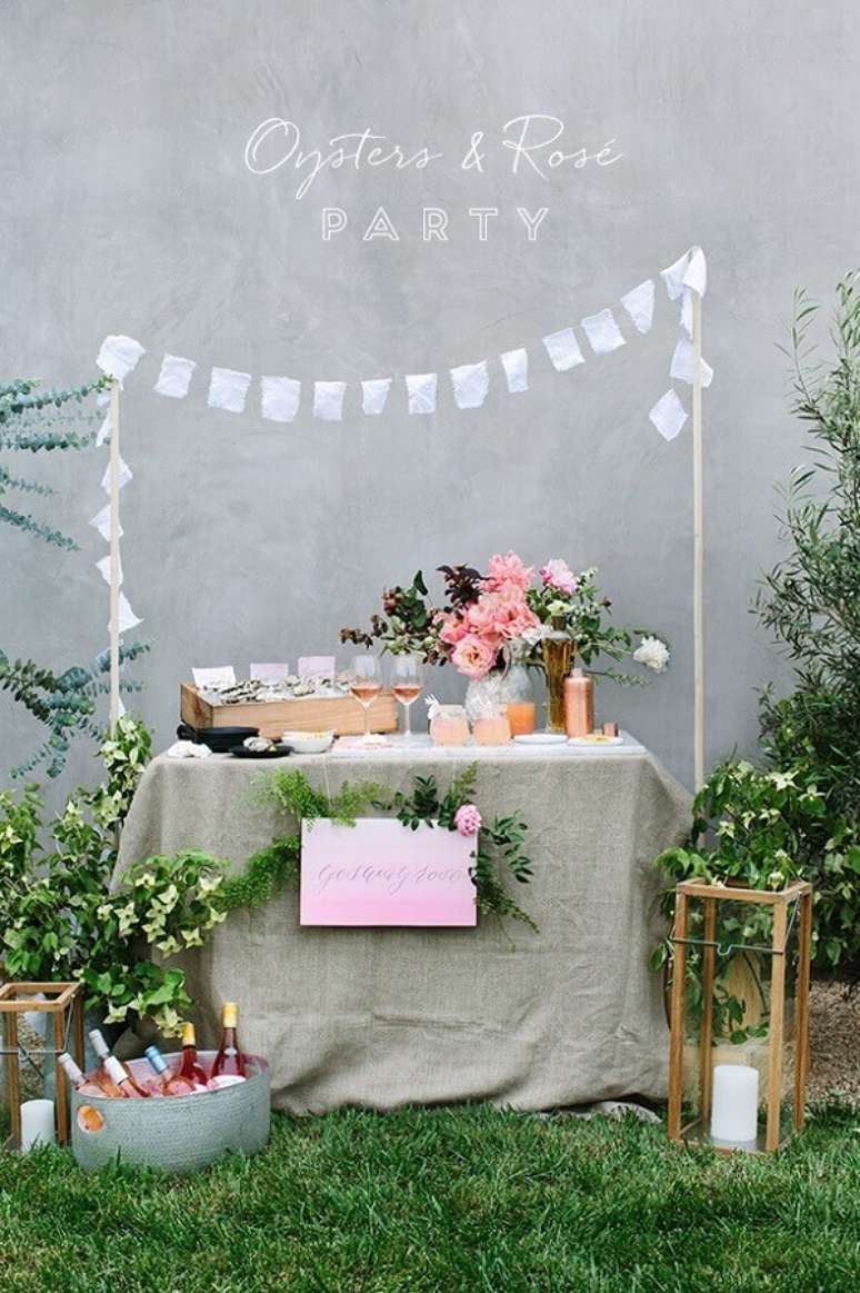 26. Decora&ccedil;&atilde;o de casamento mini wedding r&uacute;stico ao ar livre &ndash; Foto: Pinterest