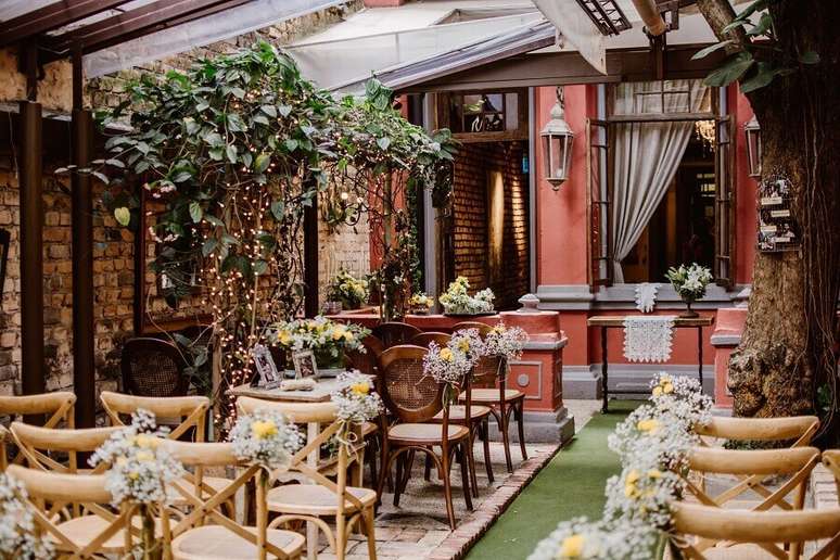 2. Charmosa decora&ccedil;&atilde;o para cerim&ocirc;nia de casamento mini wedding &ndash; Foto: Espa&ccedil;o Quintal