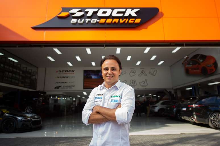 Felipe Massa: piloto é o embaixador da rede e faz ações nas lojas auto-service.