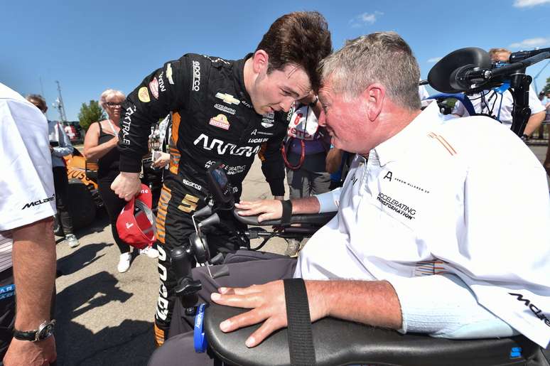 Sam Schmidt comemora com Pato O'Ward 