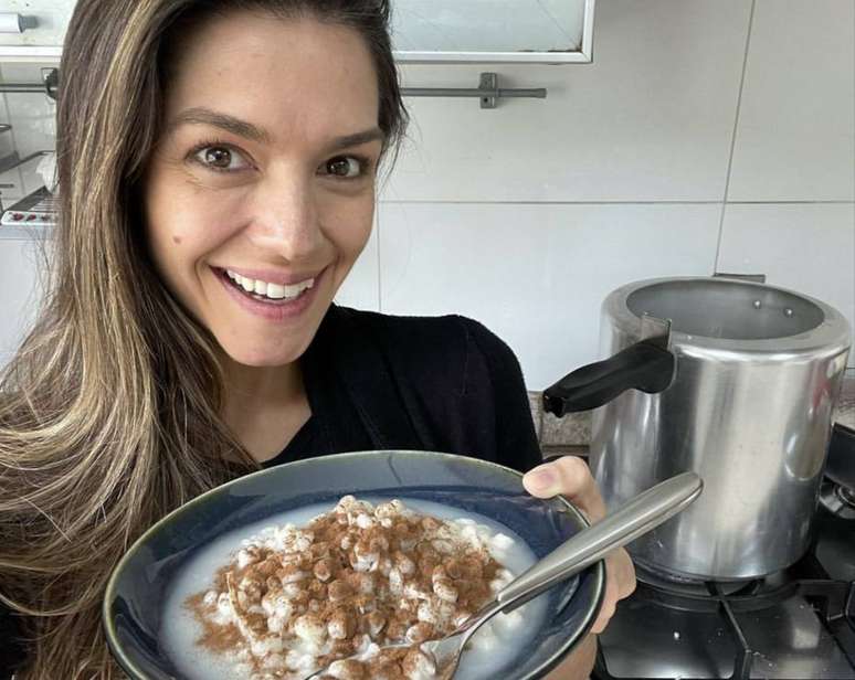 A atriz Thais Fersoza, que compartilhou receita de canjica com os seguidores