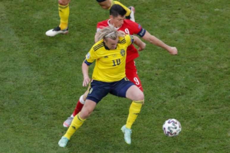 Forsberg e Lewandowski fizeram grande partida na Rússia (Foto: MAXIM SHEMETOV / POOL / AFP)