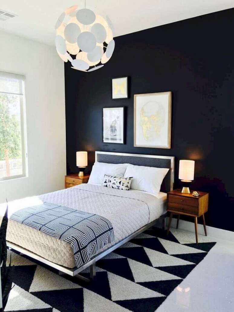 67. Ideias para quarto preto e branco decorado com tapete geom&eacute;trico &ndash; Foto: Pinterest