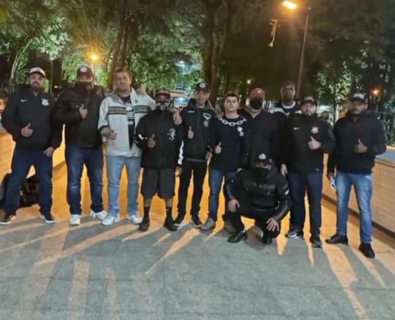 Os membros da Gaviões da Fiel que se reuniram com a diretoria do Corinthians nessa terça (Foto: Divulgação)