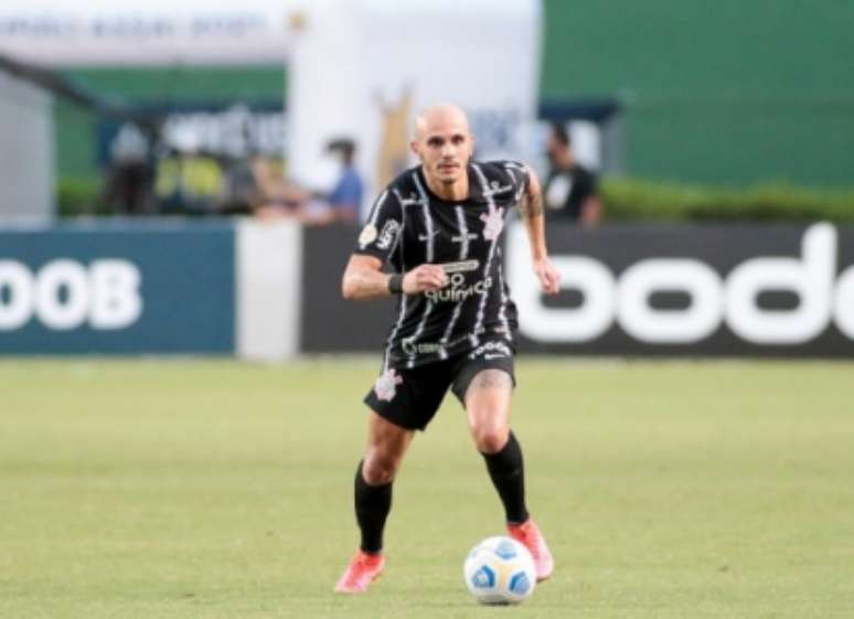 Fábio Santos celebrou 250 jogos (Foto: Rodrigo Coca/Ag. Corinthians)