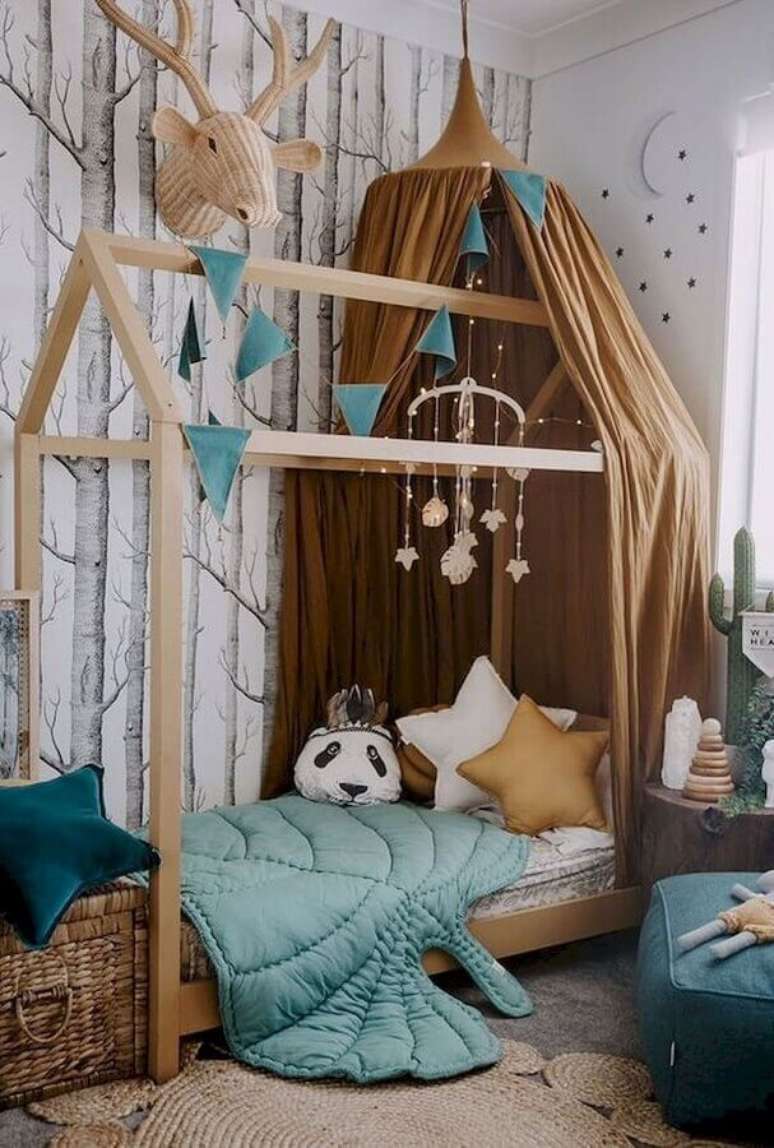 60. Ideias para quarto infantil lúdico decorado com cama casinha – Foto: Pinterest