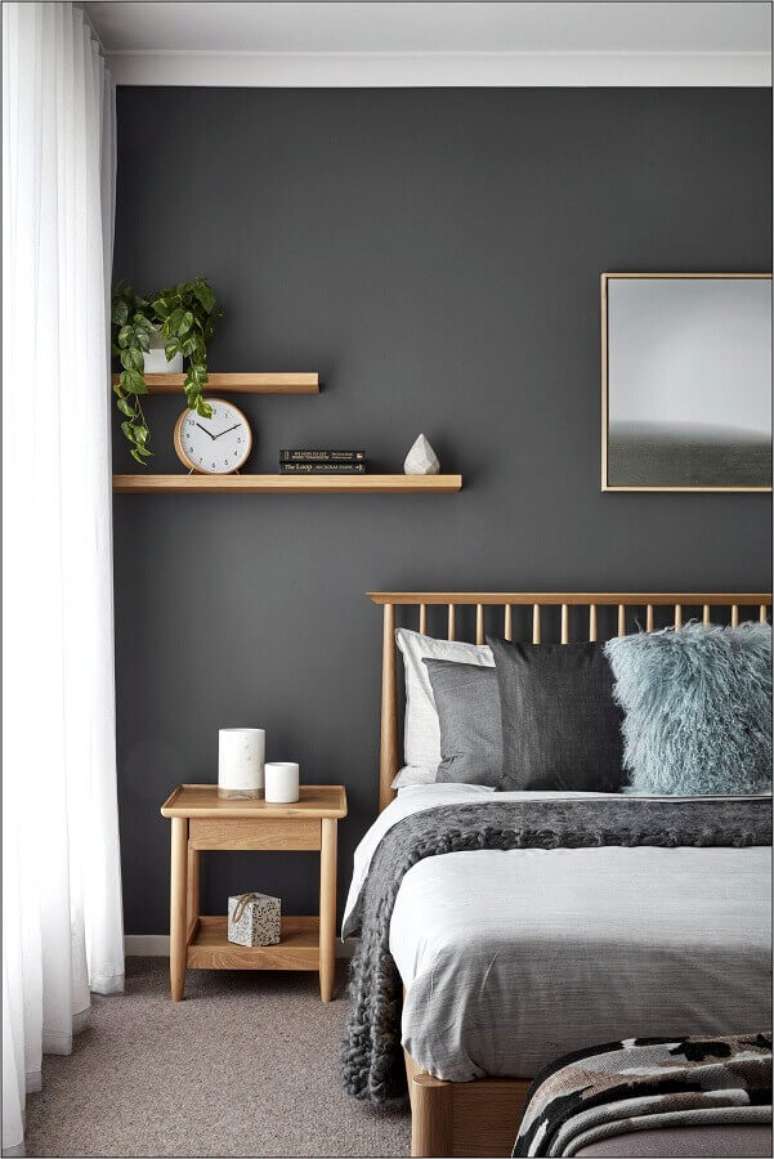 29. Ideias para quarto cinza decorado com móveis de madeira – Foto: Apartment Therapy