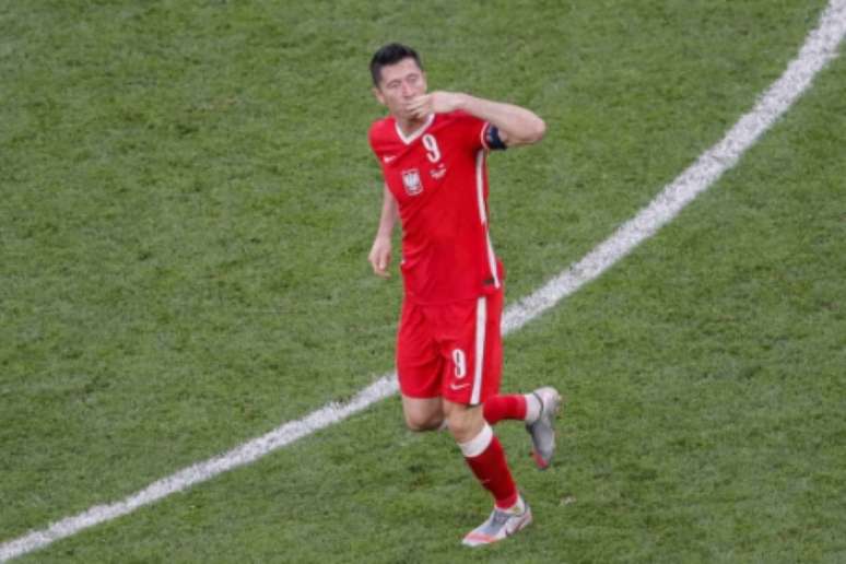 Lewandowski dá adeus à Eurocopa com três gols marcados (Foto: MAXIM SHEMETOV / POOL / AFP)