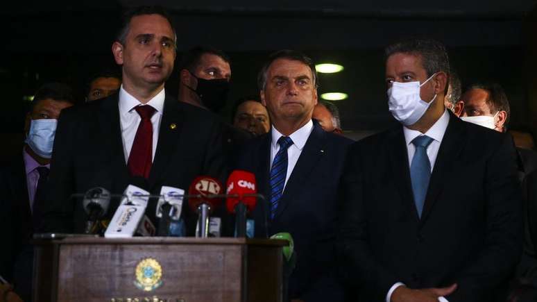 Em fevereiro, o presidente Jair Bolsonaro entregou pessoalmente ao Congresso a MP de privatização da Eletrobras