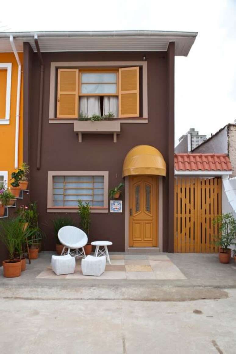 12. Casa com &aacute;rea externa marrom &ndash; Foto Pinterest