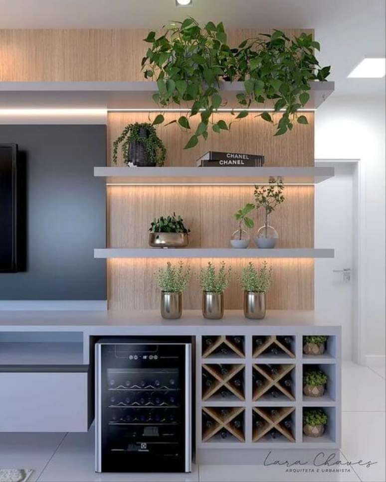 44. Estante de gesso na sala de estar com frigobar &ndash; Foto Pinterest