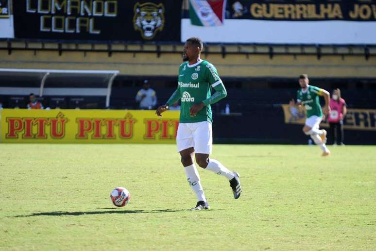 Léo Kanu é zagueiro do Ypiranga (Foto: Reprodução)