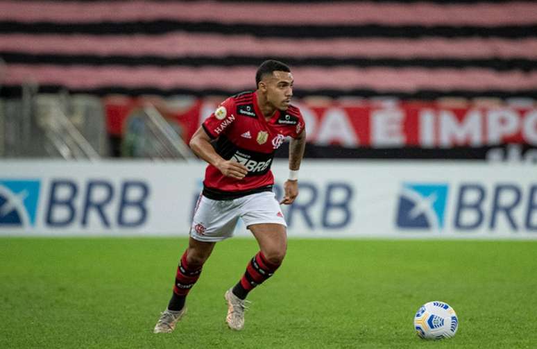 O lateral Matheuzinho em ação na partida contra o Fortaleza, no Maracanã (Foto: Alexandre Vidal / Flamengo)