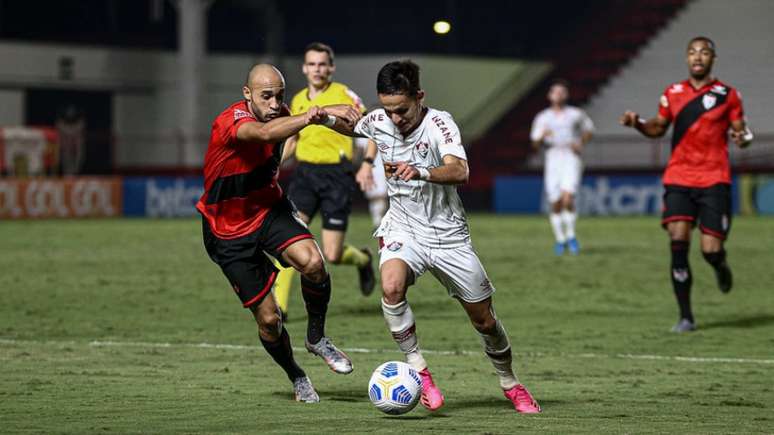 Atacante diz que deveria ter disputado lance que originou gol do Atlético-GO (FOTO: LUCAS MERÇON/FLUMINENSE)