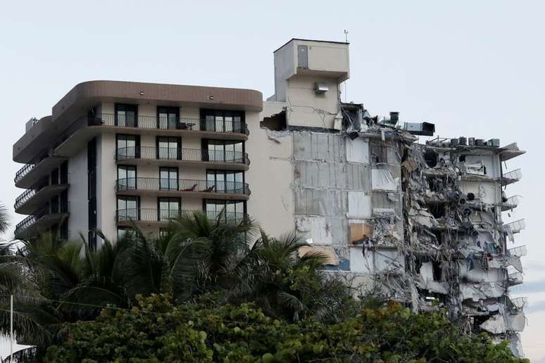 Edifício desaba parcialmente em Miami Beach, na Flórida, EUA
24/06/2021 REUTERS/Marco Bello