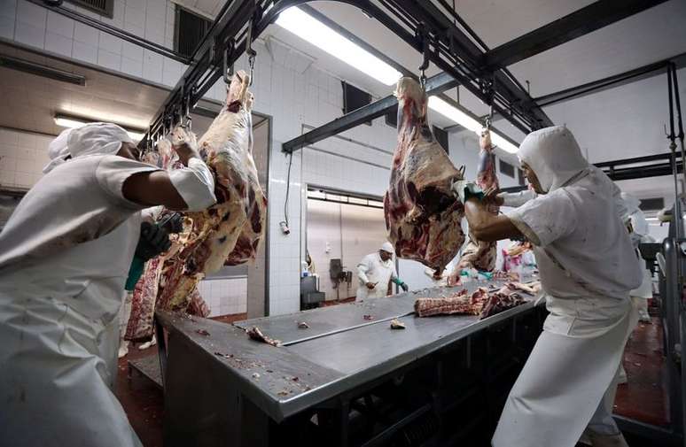 Carne bovina em frigorífico em San Fernando, Argentina 
26/06/2017
REUTERS/Marcos Brindicci