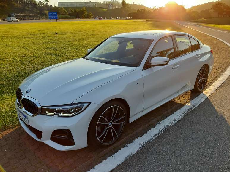 BMW 320i M Sport: versão topo de linha do Série 3 nacional.