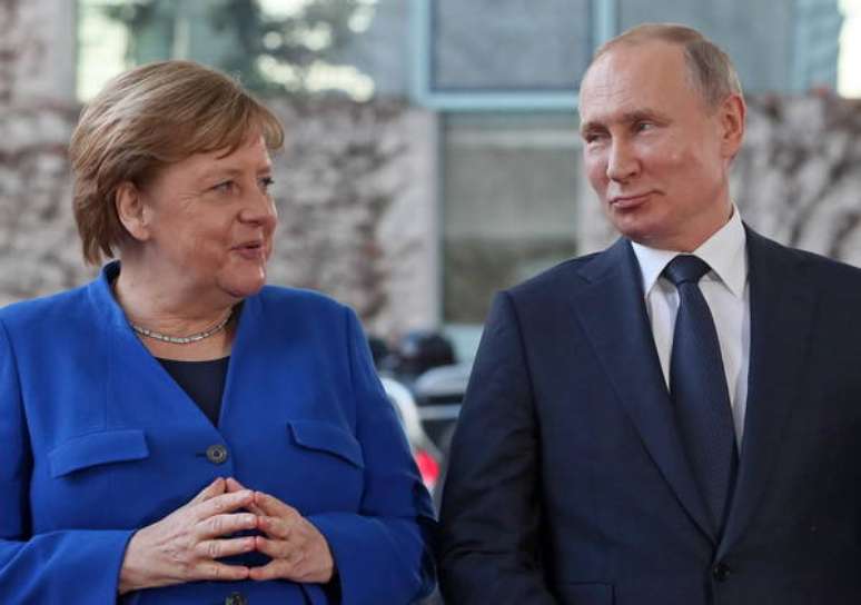 Angela Merkel e Vladimir Putin durante reunião em janeiro de 2020, em Berlim