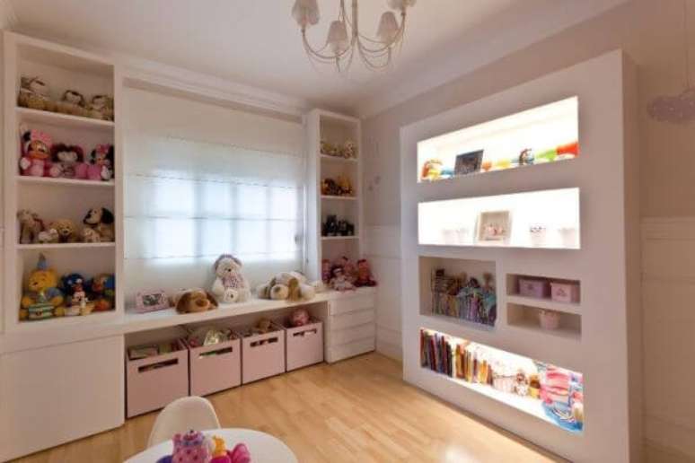 8. Quarto infantil com estante de gesso para guardar brinquedos -Foto Pinterest