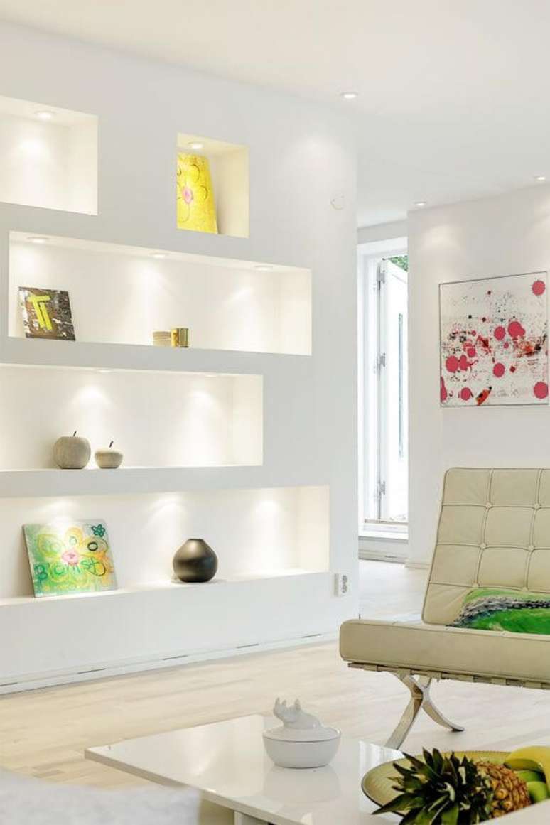 28. Sala clean com estante de gesso &ndash; Foto Pinterest