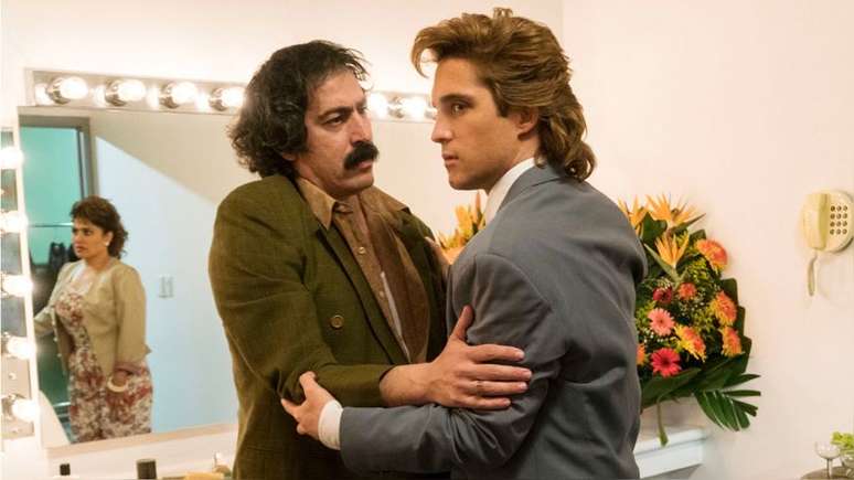 Os atores em cena de ‘Luis Miguel’: descontrole em gravação poderá gerar briga na Justiça