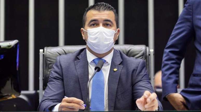 O deputado Luís Miranda (DEM-DF) diz ter alertado Bolsonaro sobre indícios de irregularidade