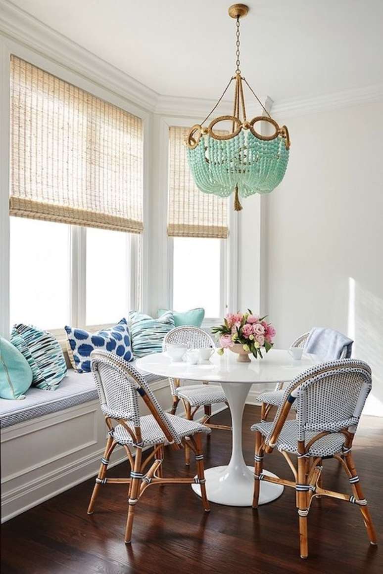 29. Piso marrom com sala redonda &ndash; Foto Decore com Gigi