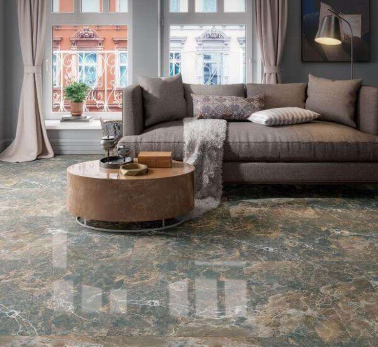 46. Piso de porcelanato marmorizado cinza e bege &ndash; Foto Pinterest