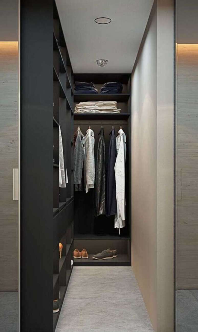 8. Tons de cinza para decoração de armário closet pequeno – Foto: Pinterest