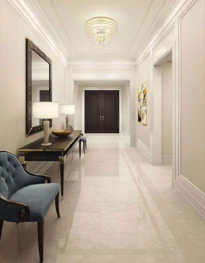 58. Corredor clena com piso de porcelanato branco e poltrona azul -Fonte Pinterest