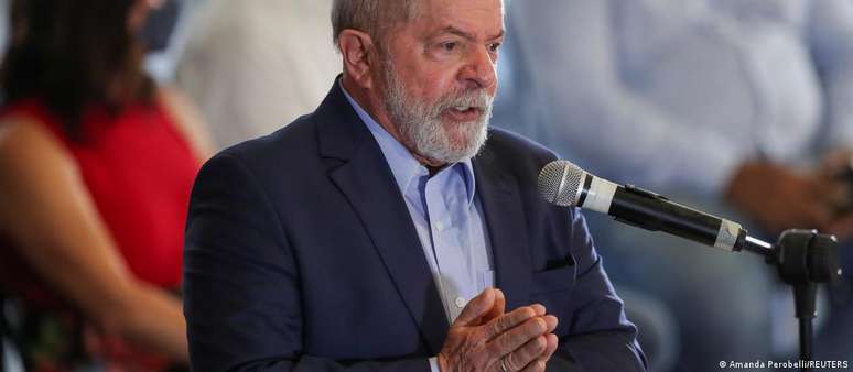 Presidente do PT espera que conversas de Lula com partidos de centro possam desenhar frente antibolsonaro ao menos num segundo turno contra Bolsonaro